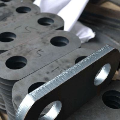 Kohlenstoffstahl-Anpassungsmetallplatten-Schnittteile, die viele Industriefelder ausstrahlen